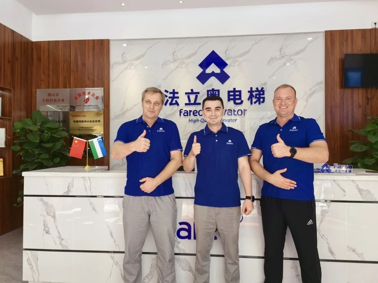 天下品质中国制造，，外洋主干团队到asiagame电梯考察交流