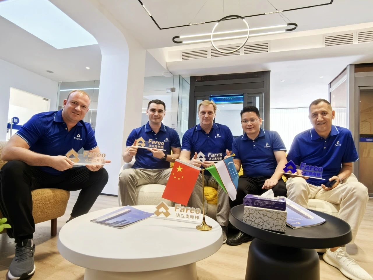 天下品质中国制造，，外洋主干团队到asiagame电梯考察交流