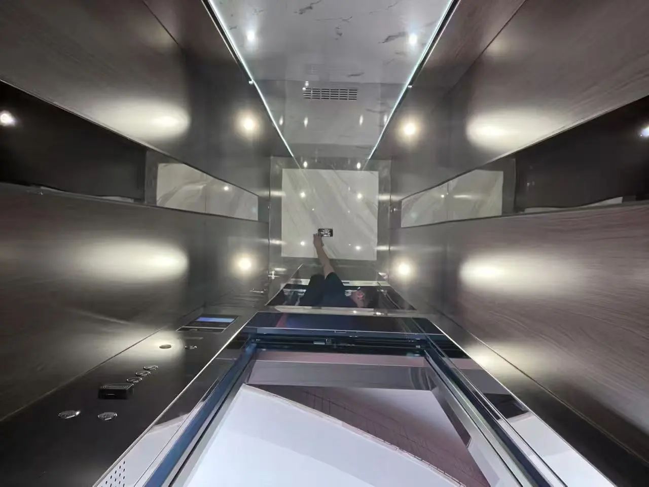 asiagame室外旅行电梯项目